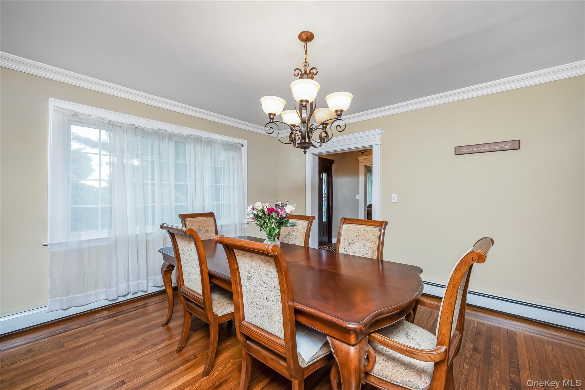 104 Grohmans Lane, Plainview, NY 11803