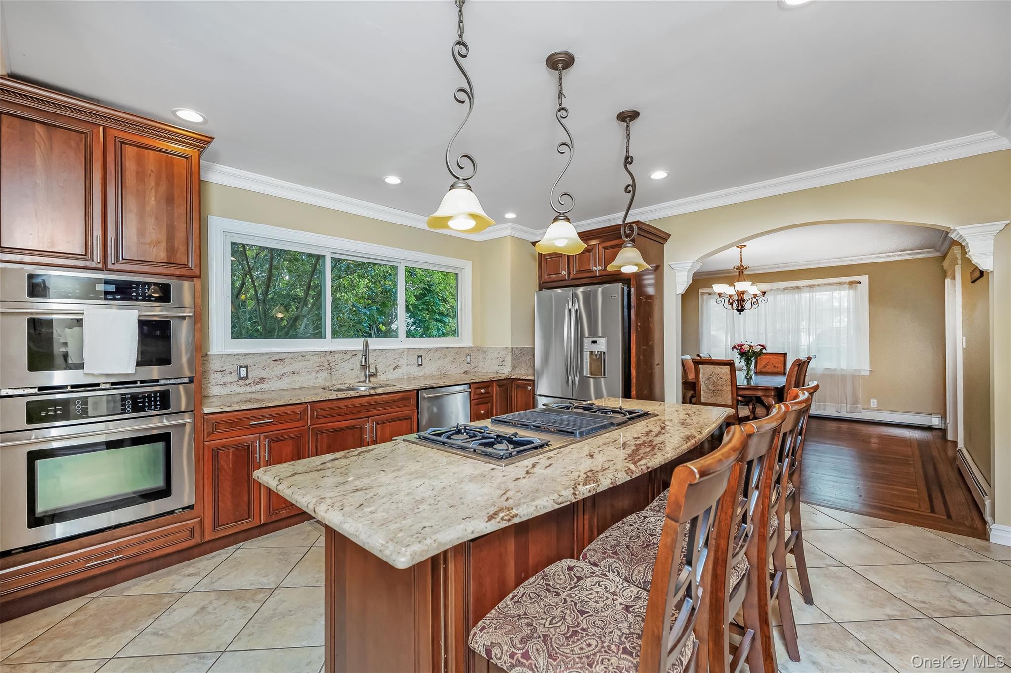 104 Grohmans Lane, Plainview, NY 11803