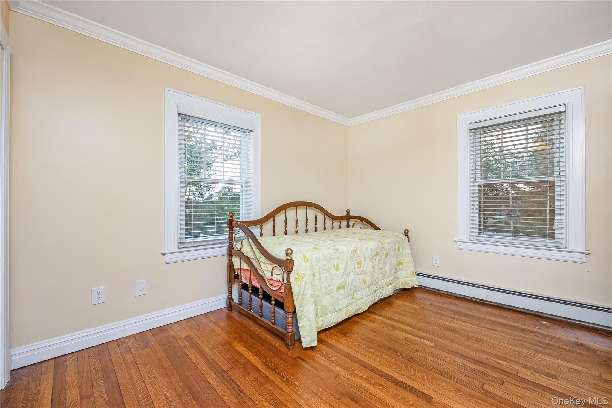 104 Grohmans Lane, Plainview, NY 11803