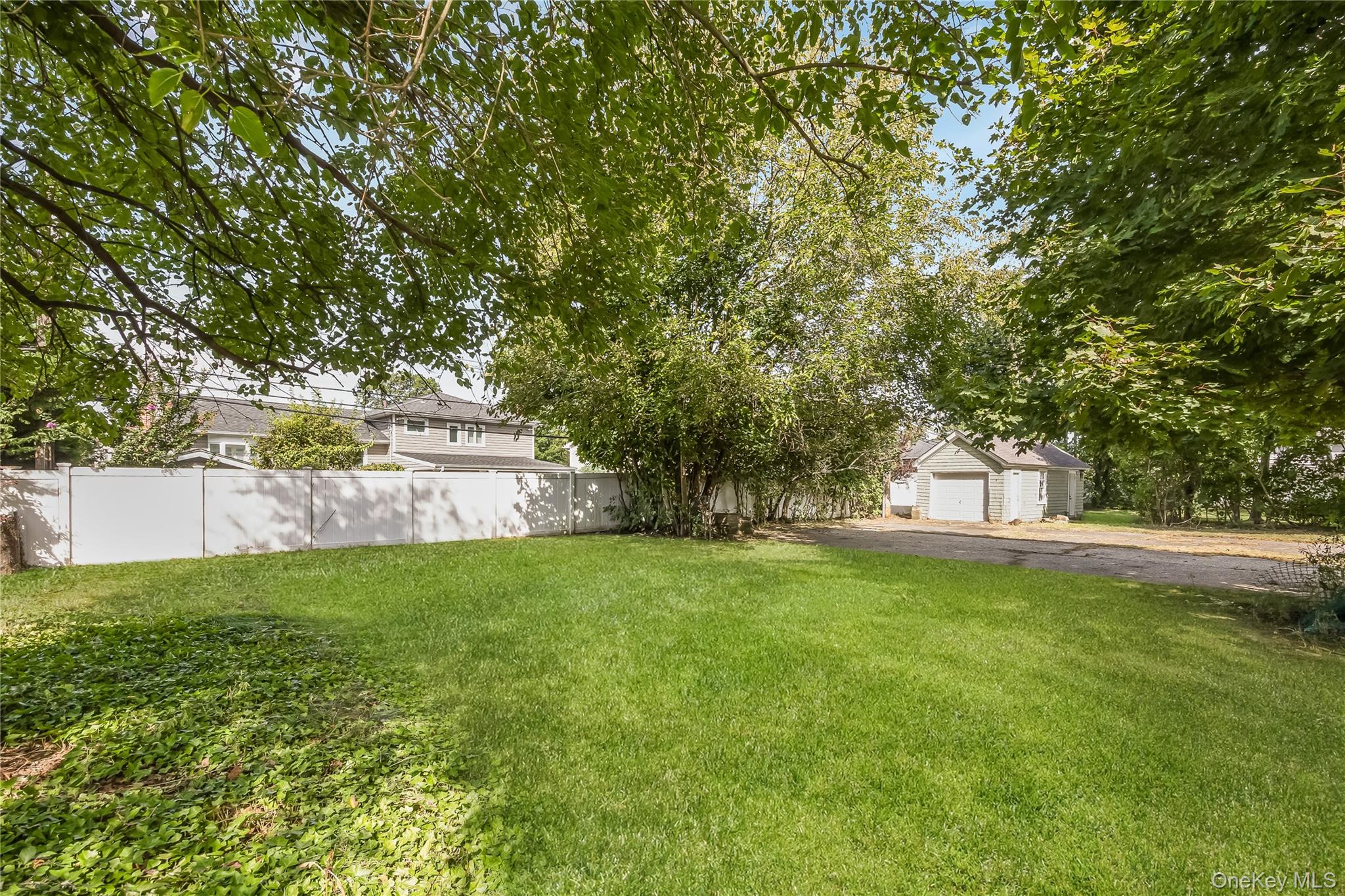 104 Grohmans Lane, Plainview, NY 11803