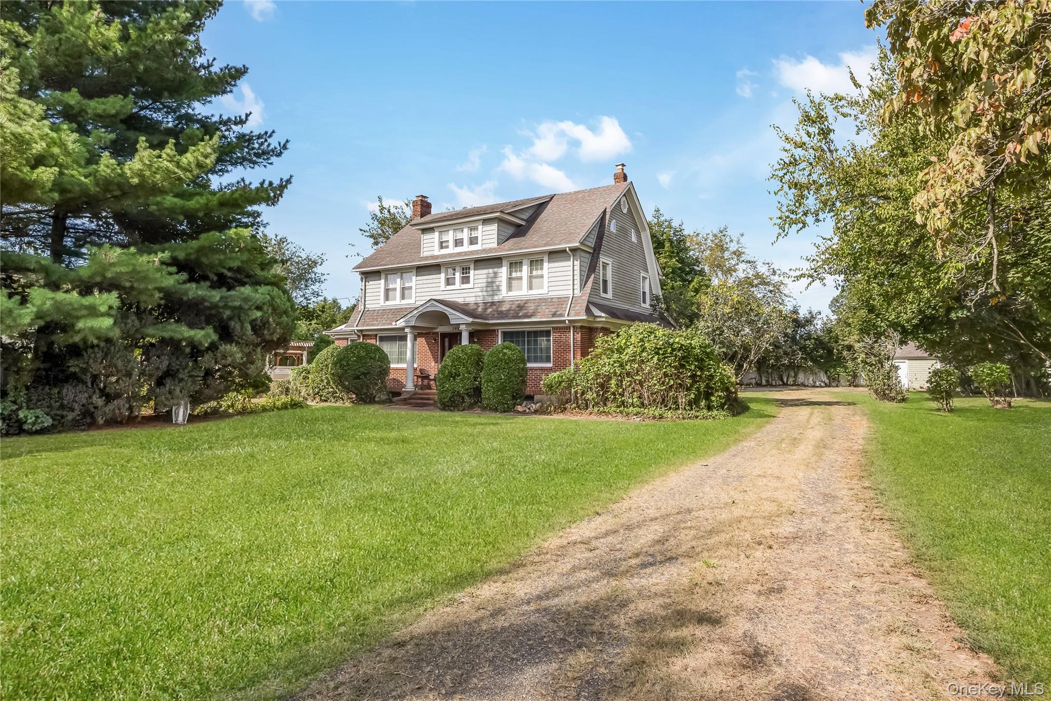 104 Grohmans Lane, Plainview, NY 11803