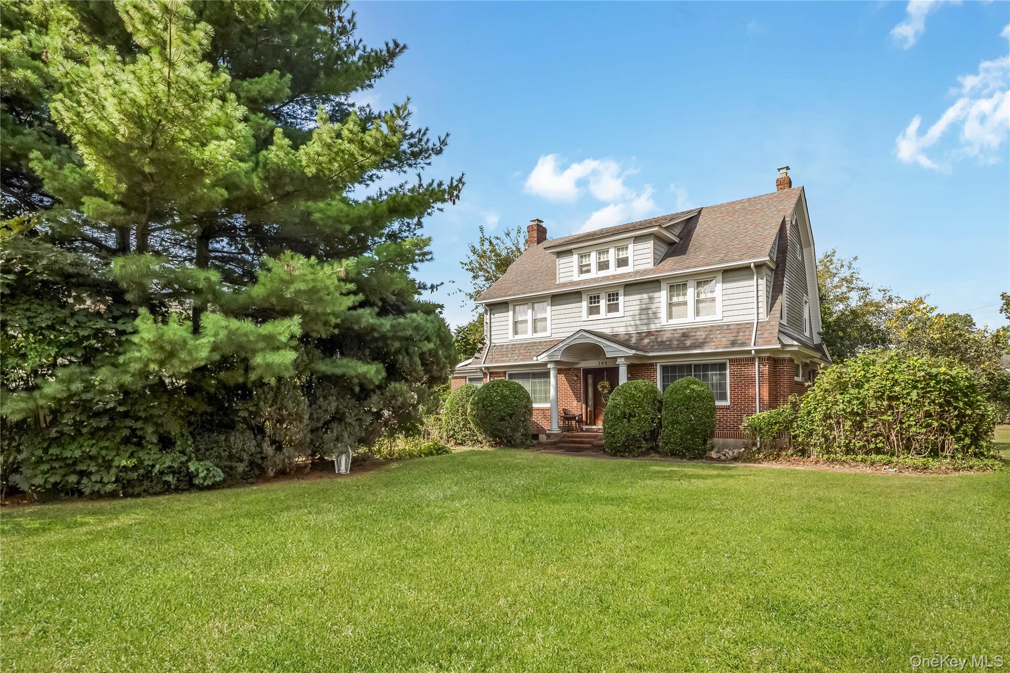 104 Grohmans Lane, Plainview, NY 11803