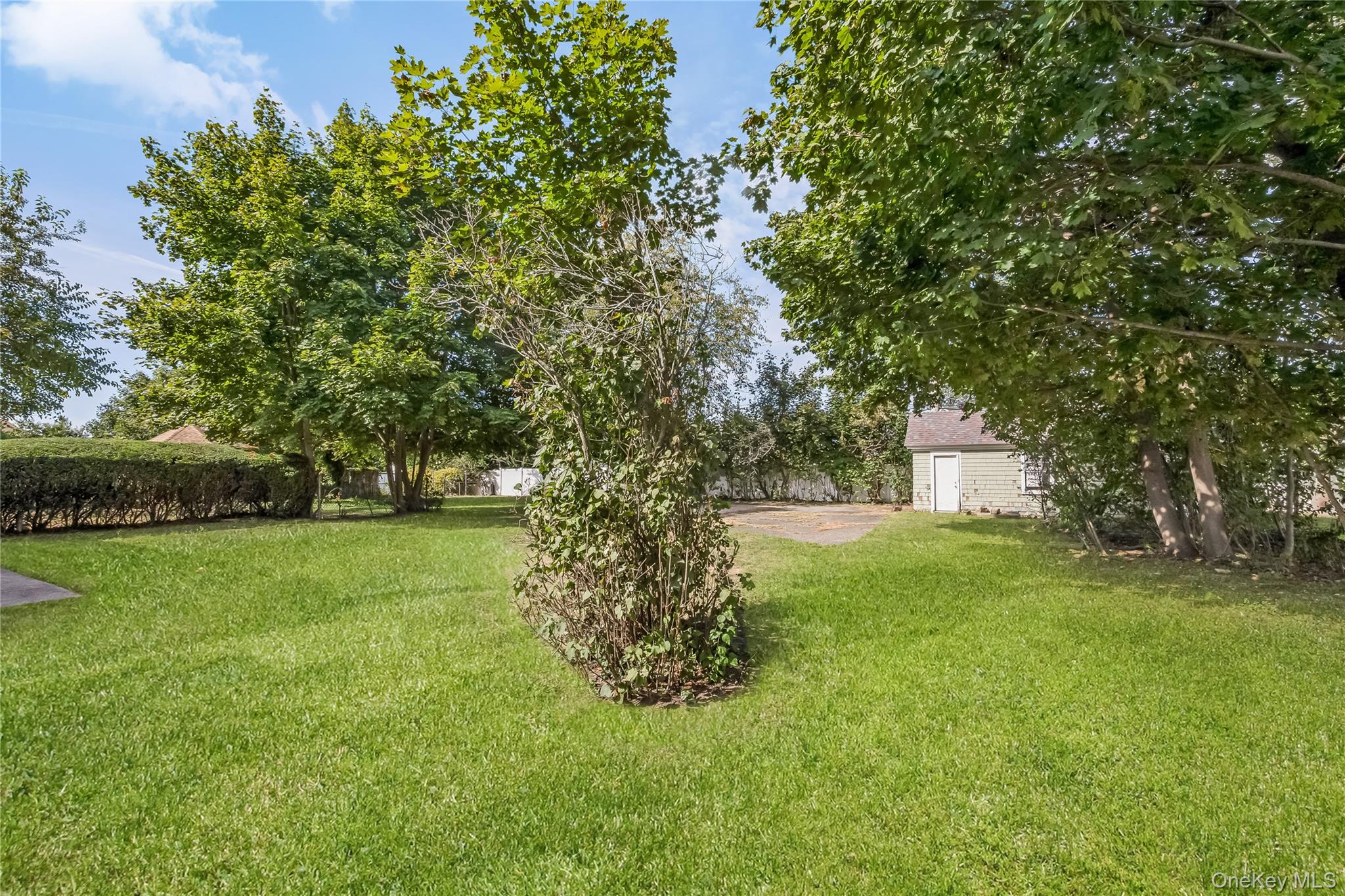 104 Grohmans Lane, Plainview, NY 11803