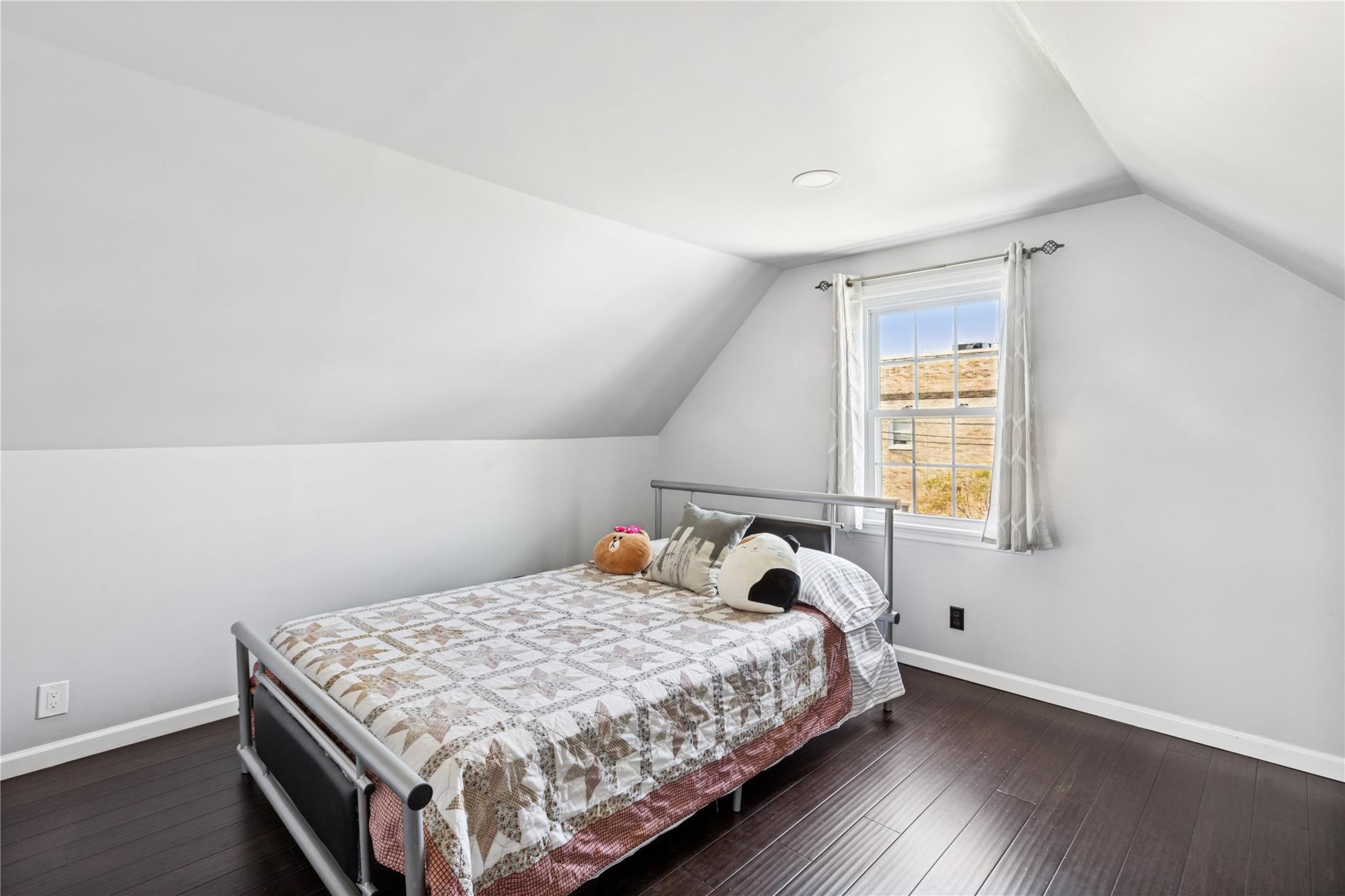 4 N 10th Street, New Hyde Park, NY 11040