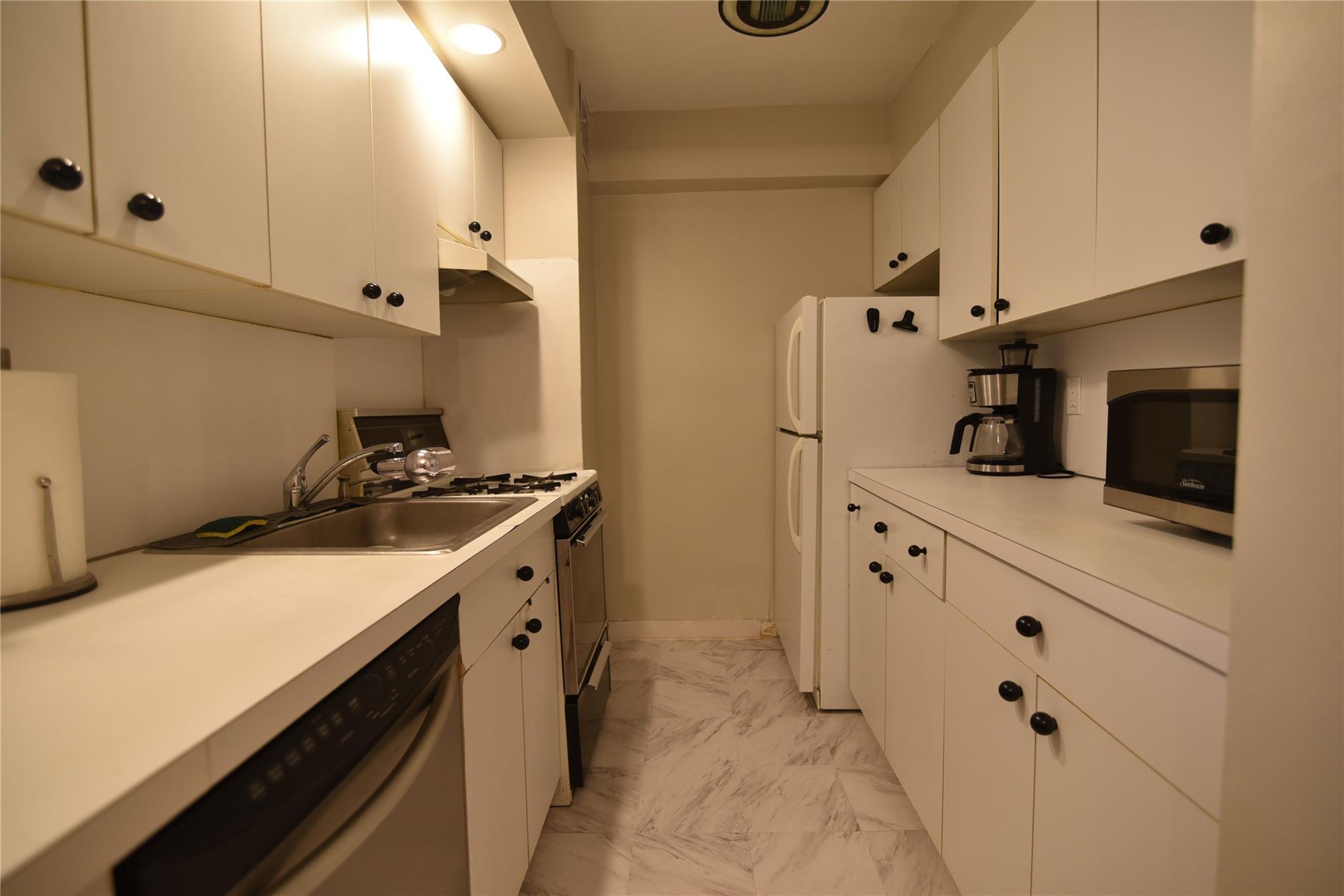 54-44 Little Neck Parkway # 6L, Little Neck, NY 11362