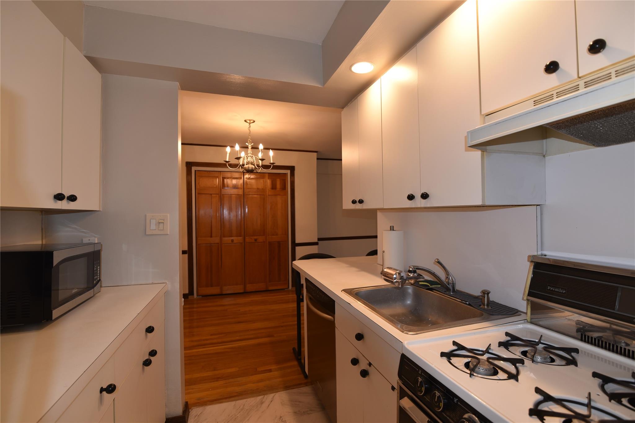 54-44 Little Neck Parkway # 6L, Little Neck, NY 11362