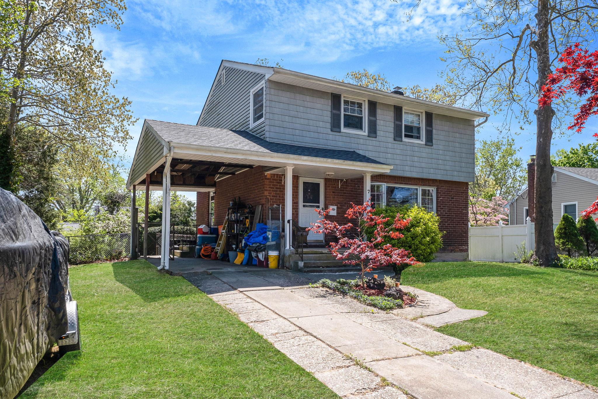 7 Hedge Lane, Centereach, NY 11720