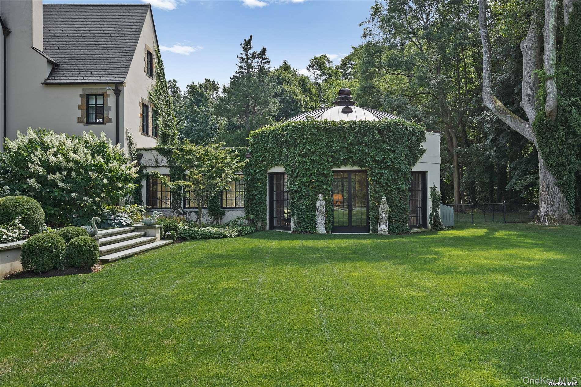 339 Duck Pond Road, Locust Valley, NY 11560