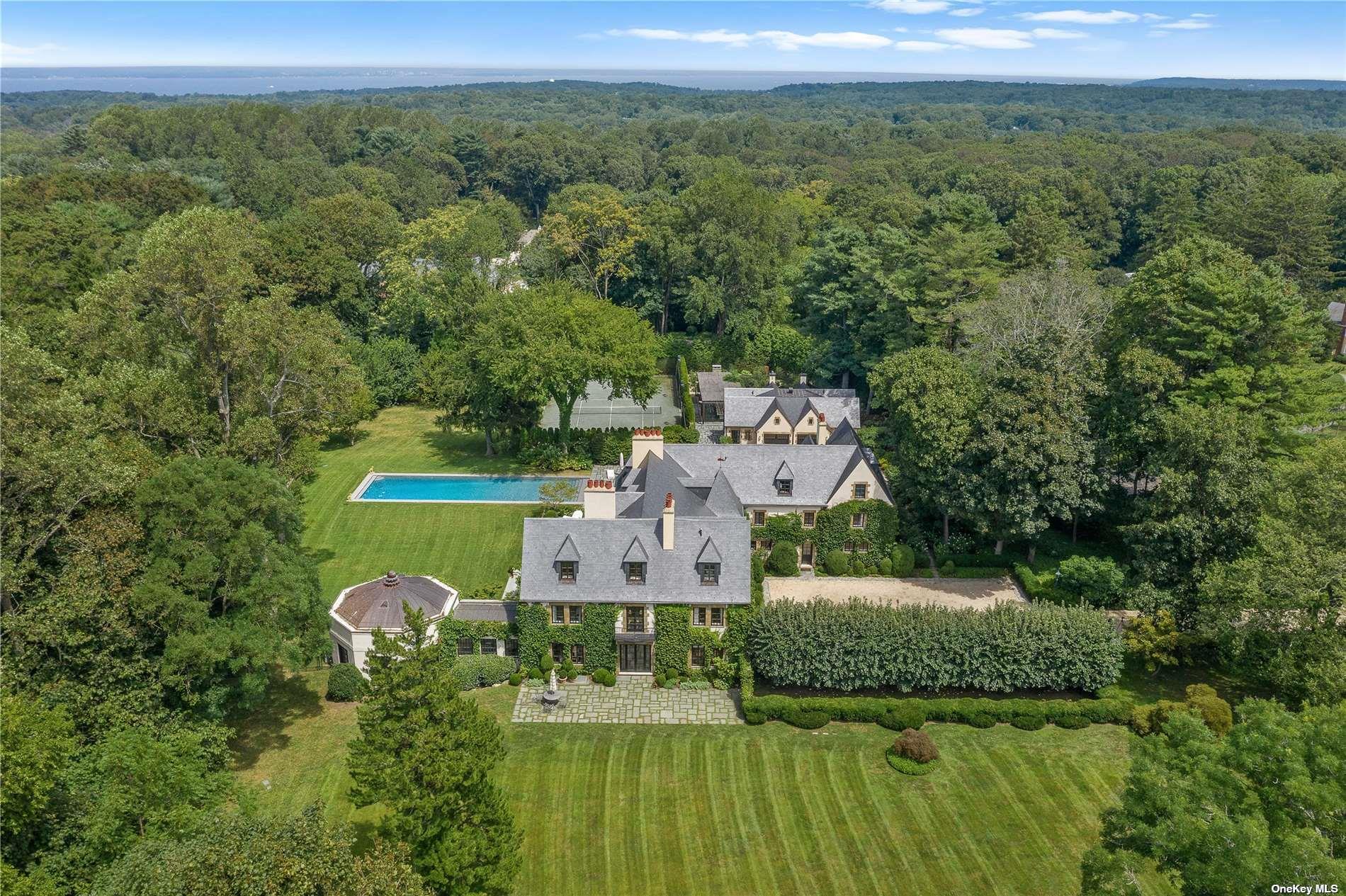 339 Duck Pond Road, Locust Valley, NY 11560