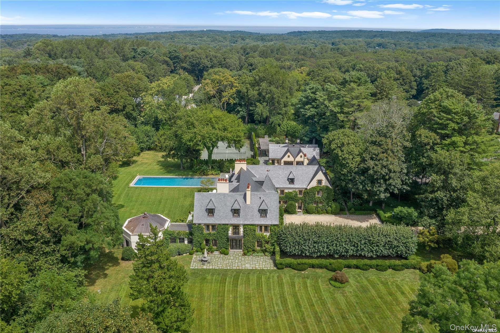 339 Duck Pond Road, Locust Valley, NY 11560