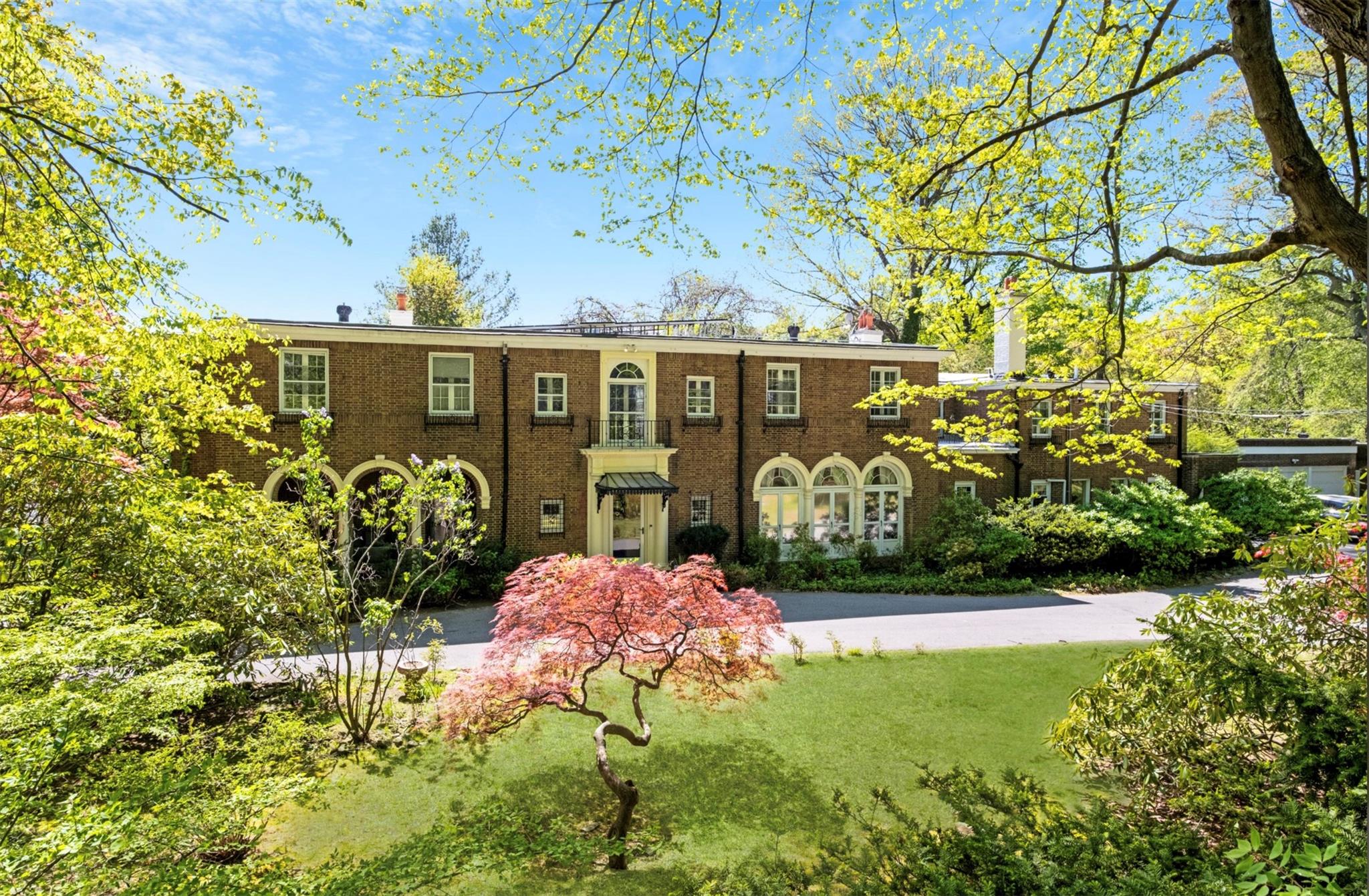376 Beechmont Drive, New Rochelle, NY 10804