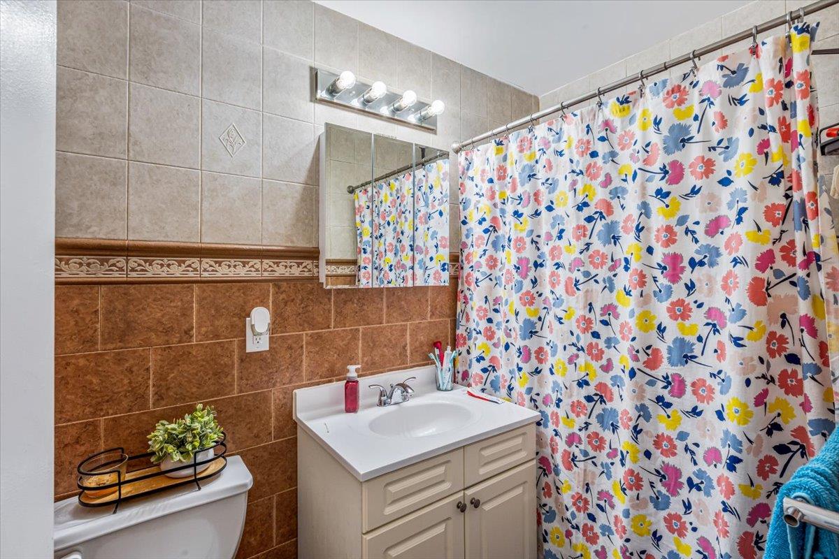 6147 Grand Avenue, Maspeth, NY 11378