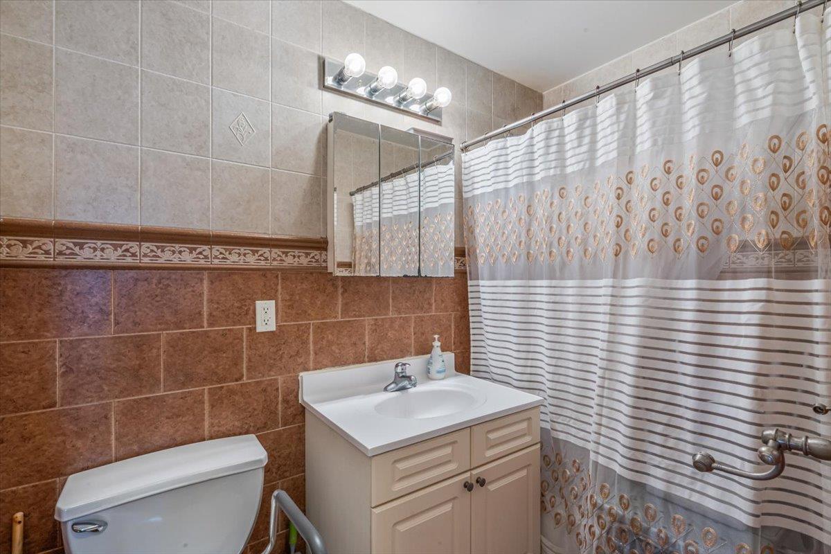 6147 Grand Avenue, Maspeth, NY 11378