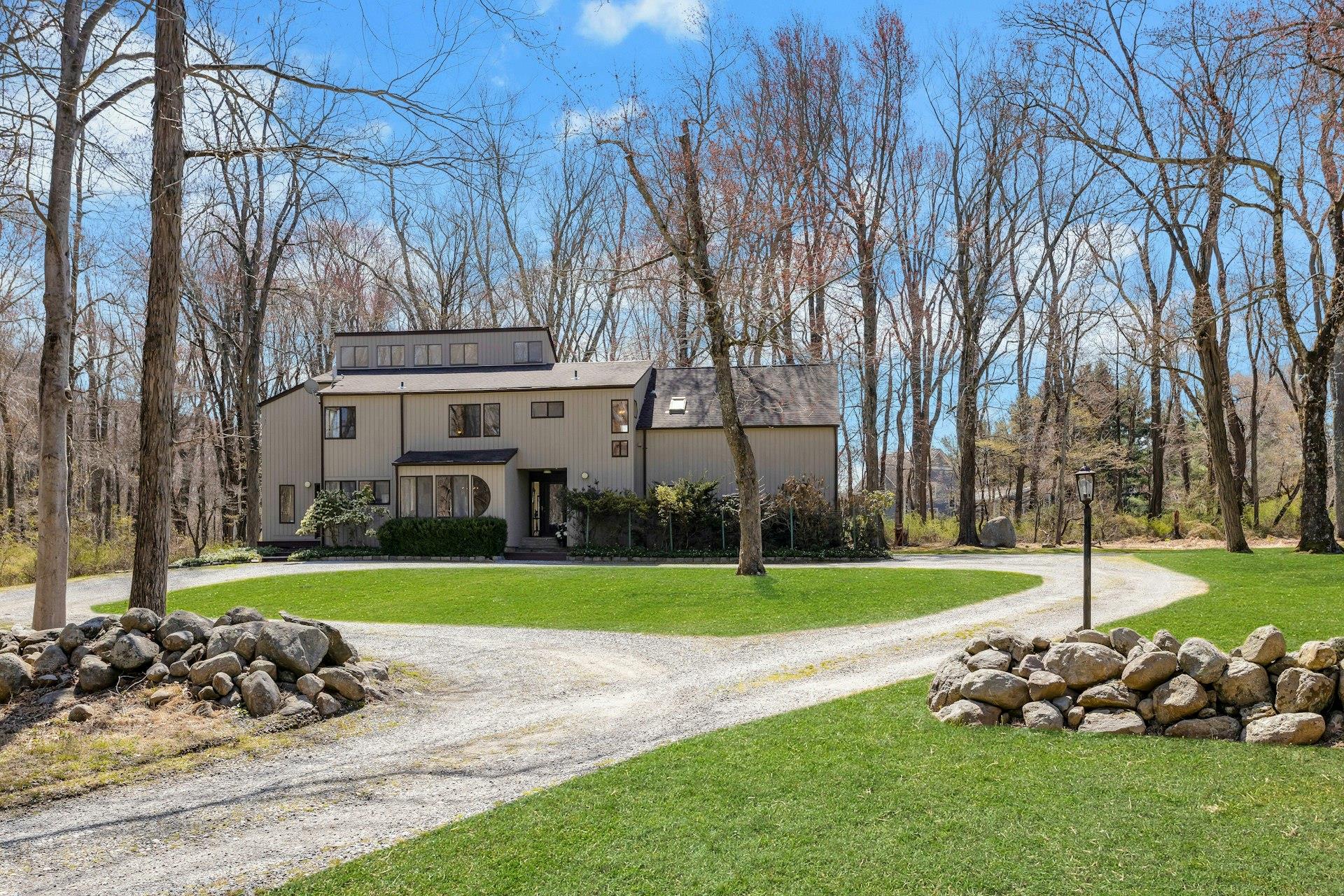 20 Schoolhouse Road, Waccabuc, NY 10597