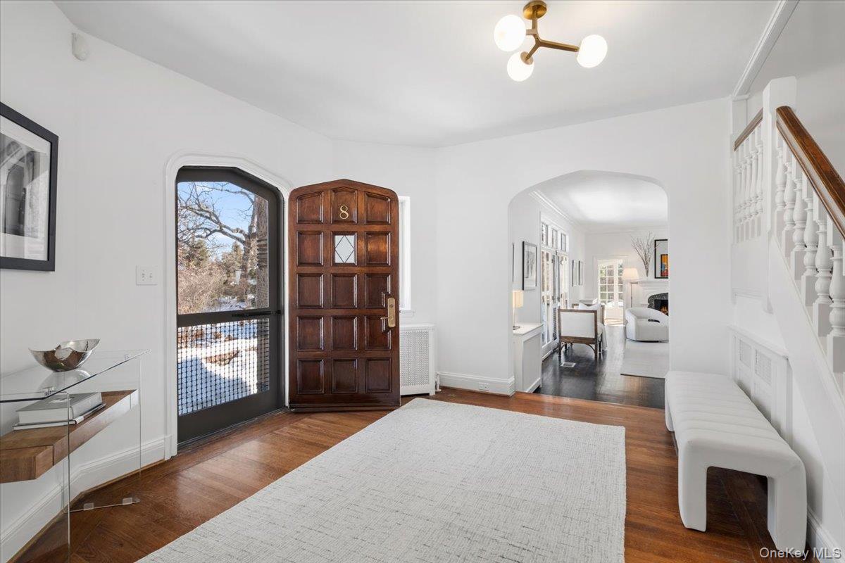 8 South Drive, Larchmont, NY 10538