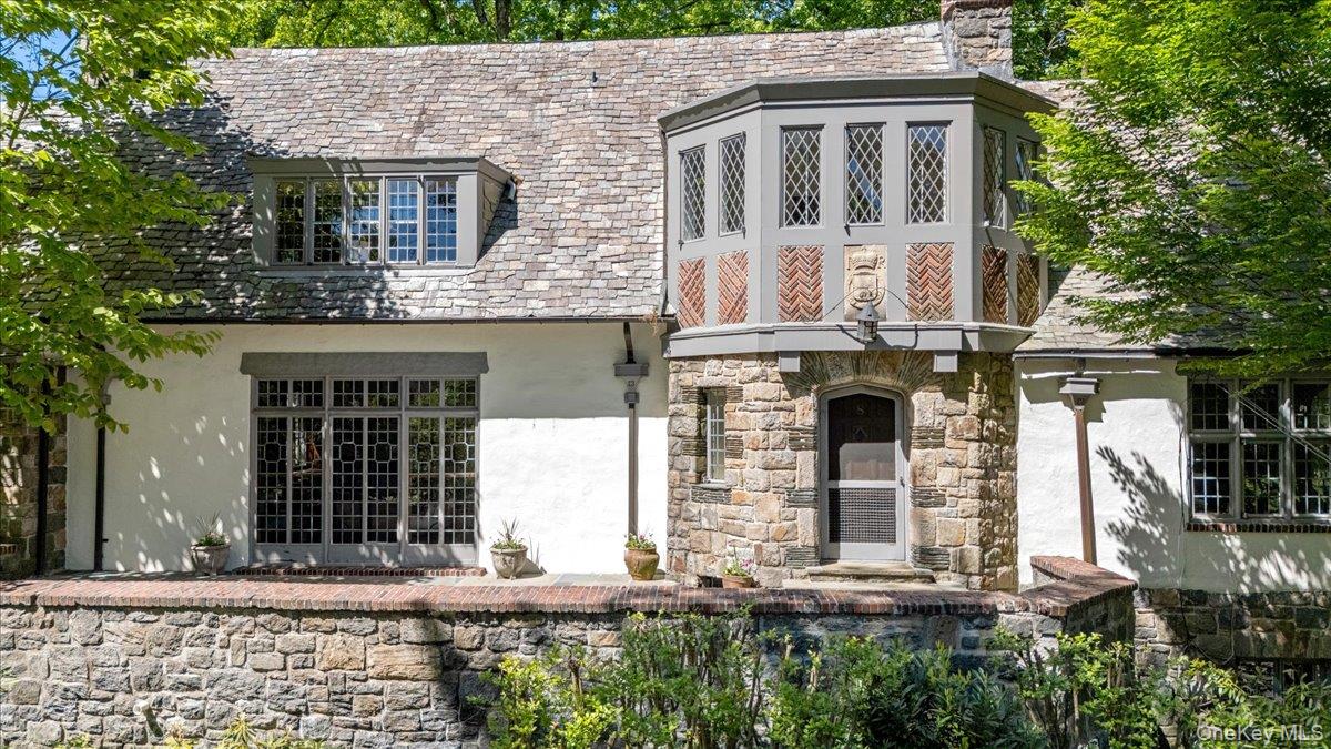 8 South Drive, Larchmont, NY 10538