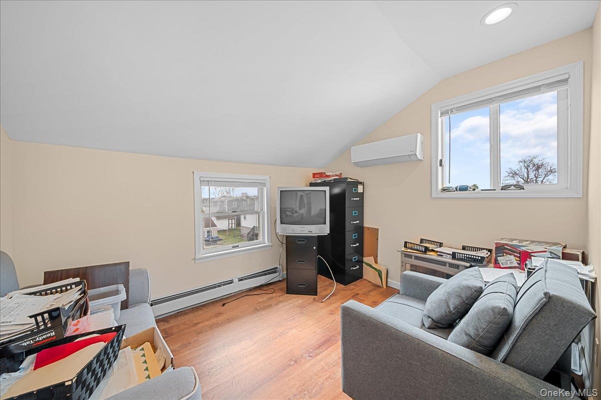 864 S Walnut Street, Lindenhurst, NY 11757