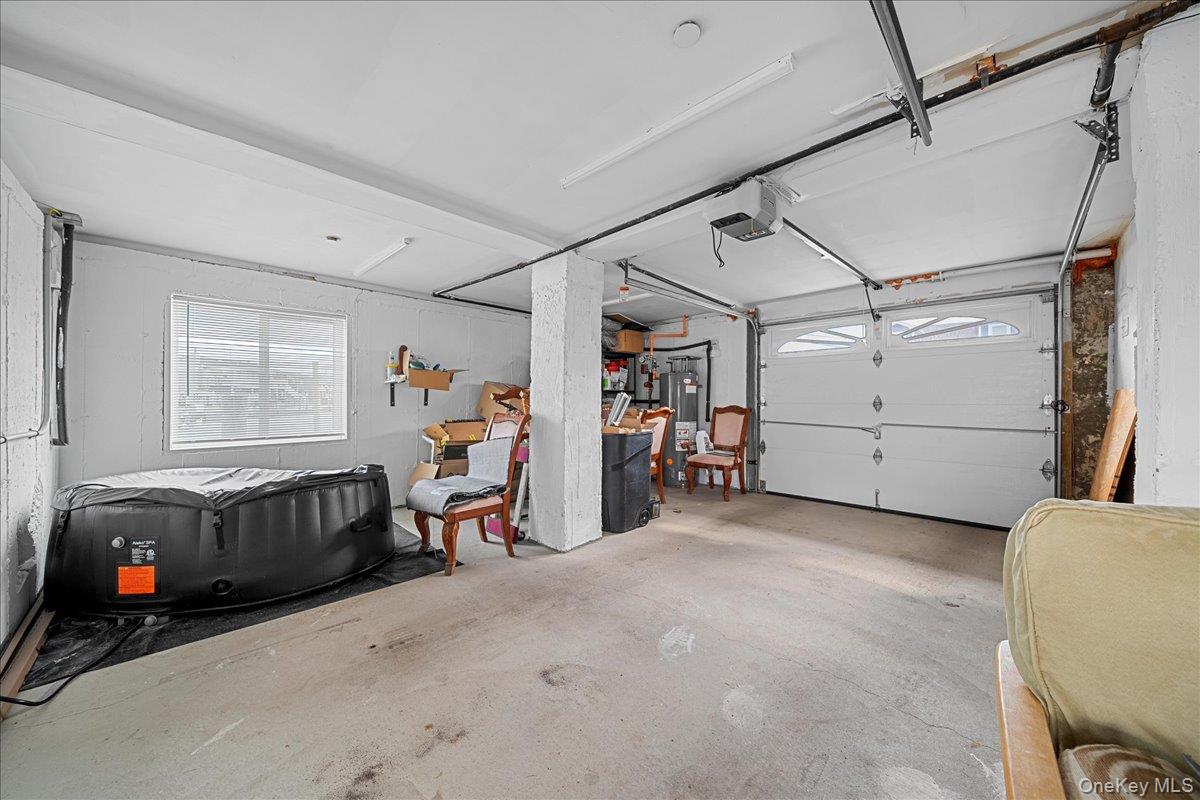 864 S Walnut Street, Lindenhurst, NY 11757