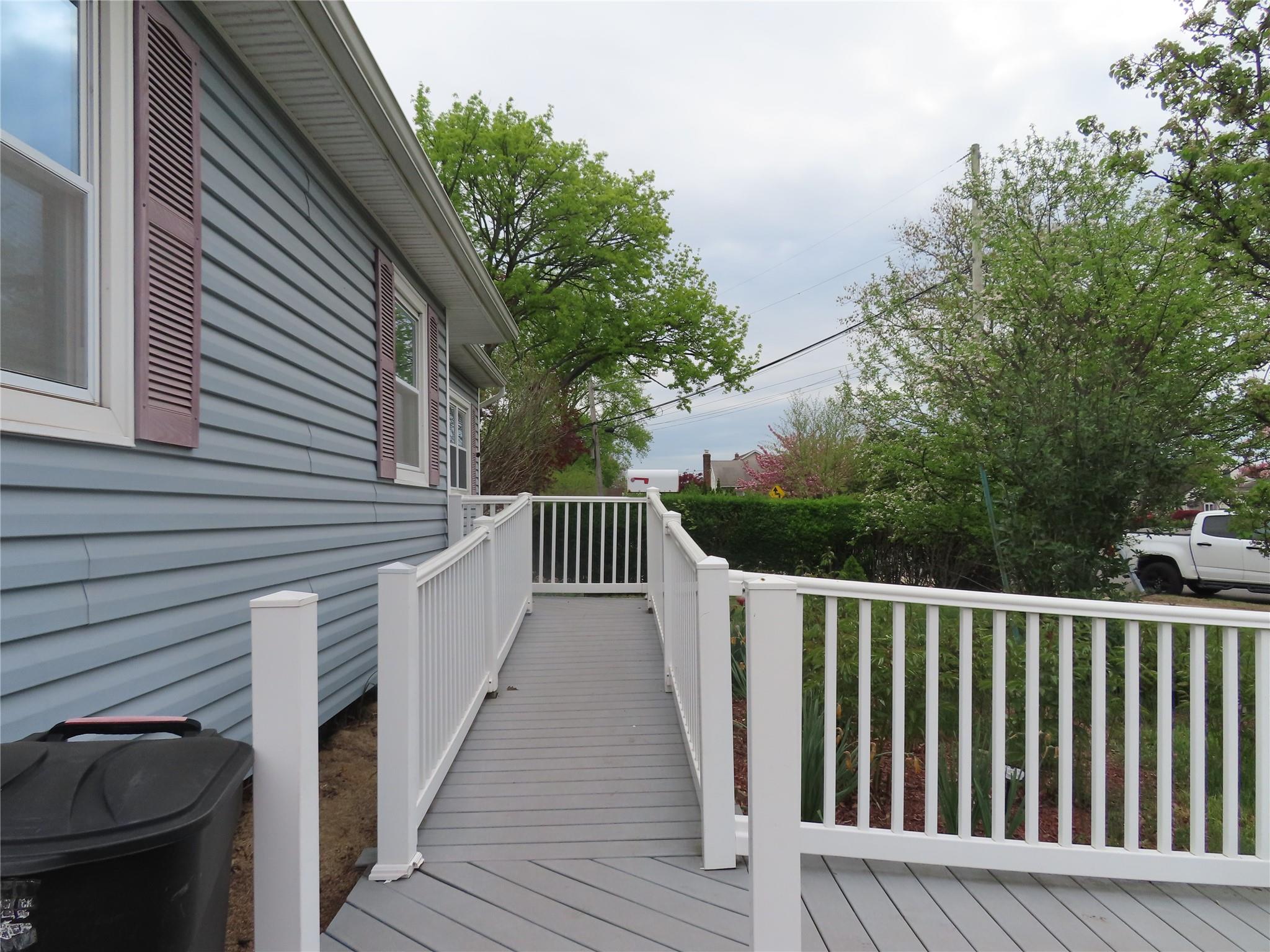 565 18th Street, West Babylon, NY 11704
