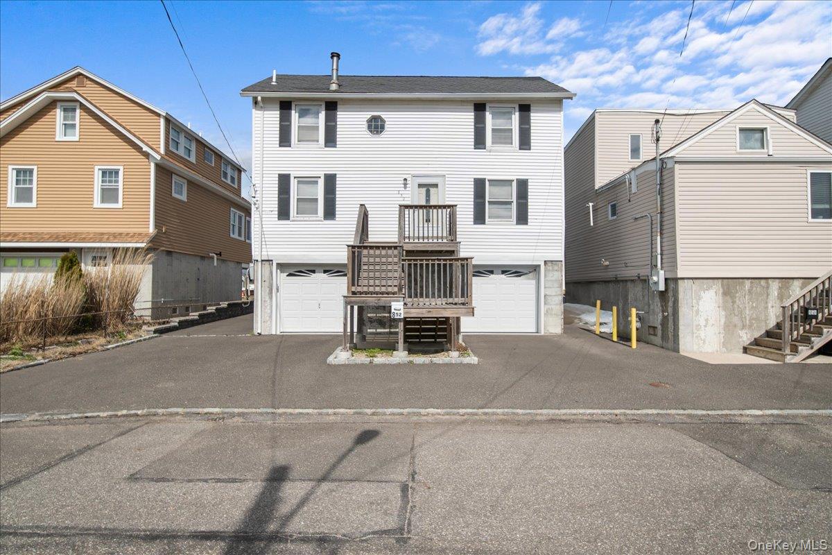 852 S Walnut Street, Lindenhurst, NY 11757