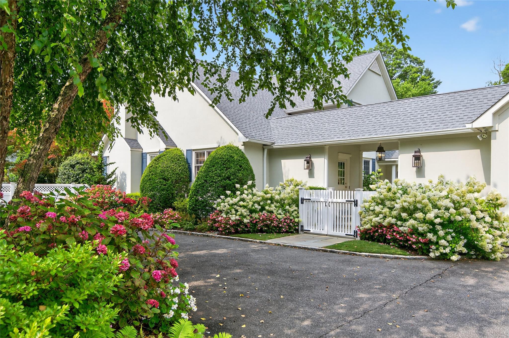 11 Morgan Lane, Locust Valley, NY 11560