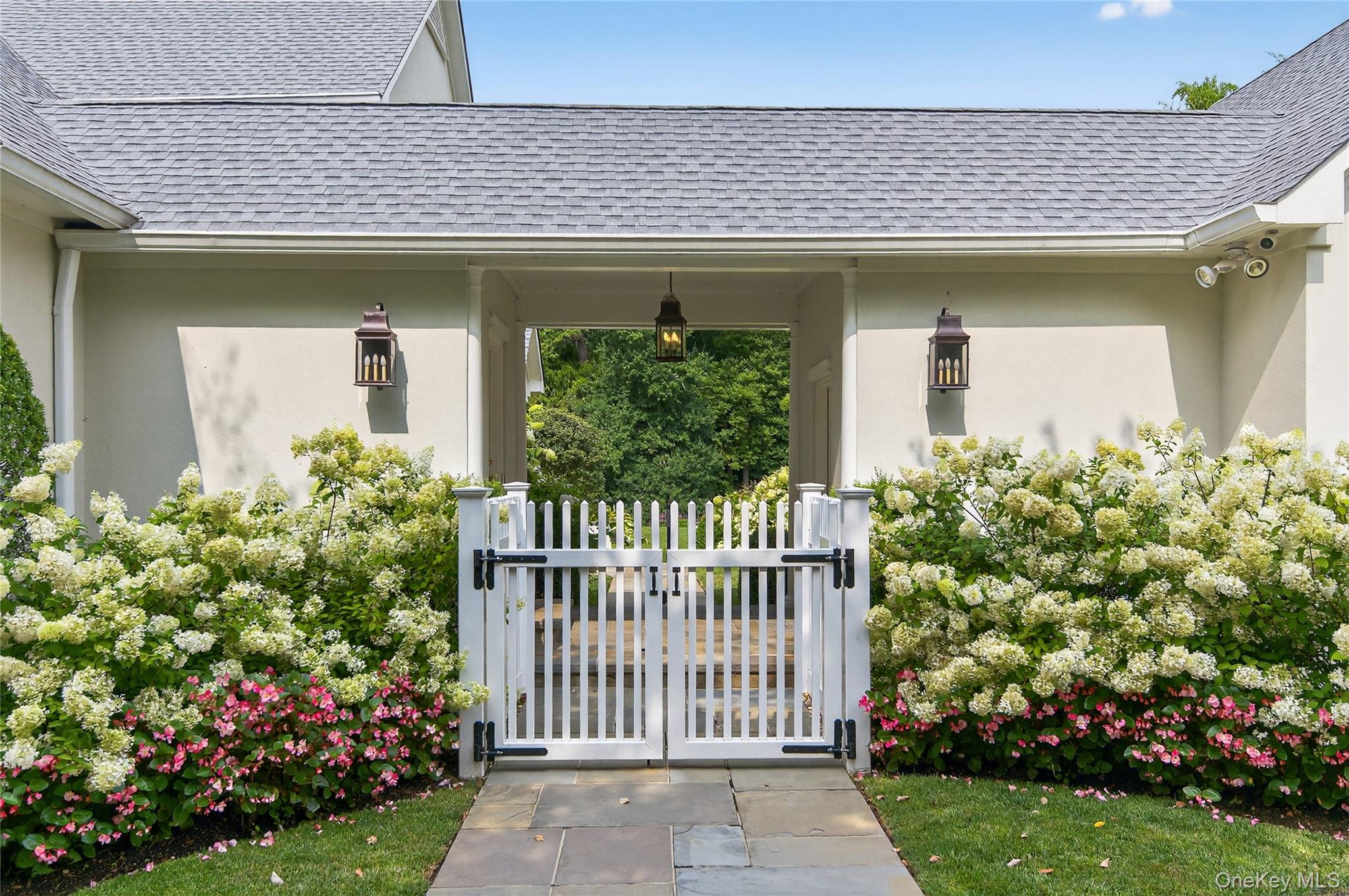 11 Morgan Lane, Locust Valley, NY 11560