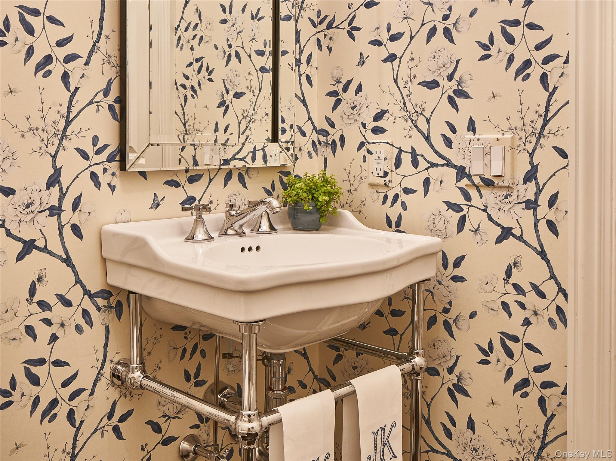 11 Morgan Lane, Locust Valley, NY 11560