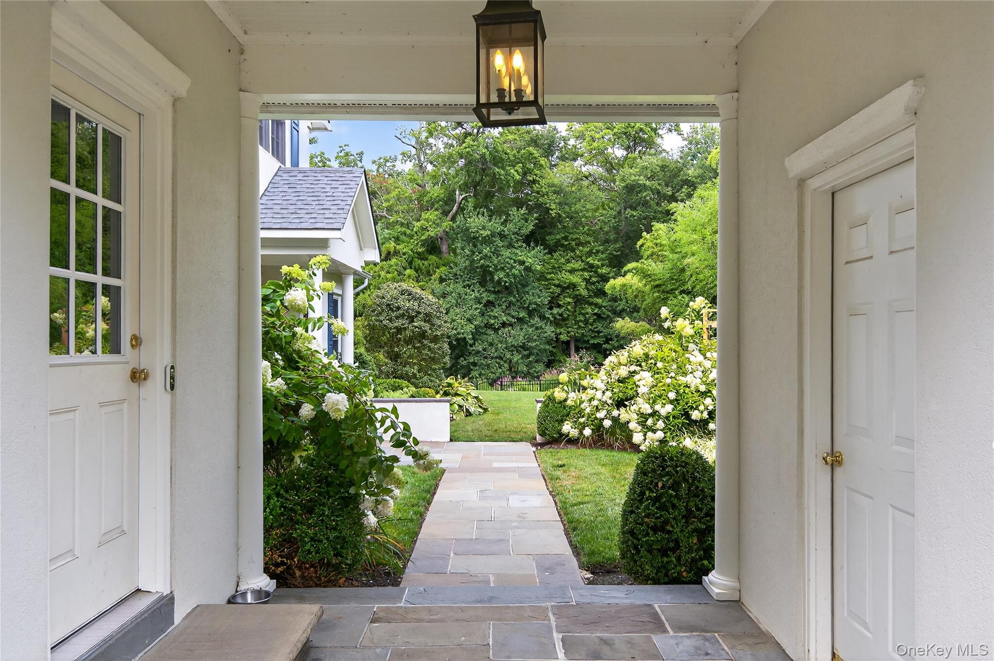 11 Morgan Lane, Locust Valley, NY 11560