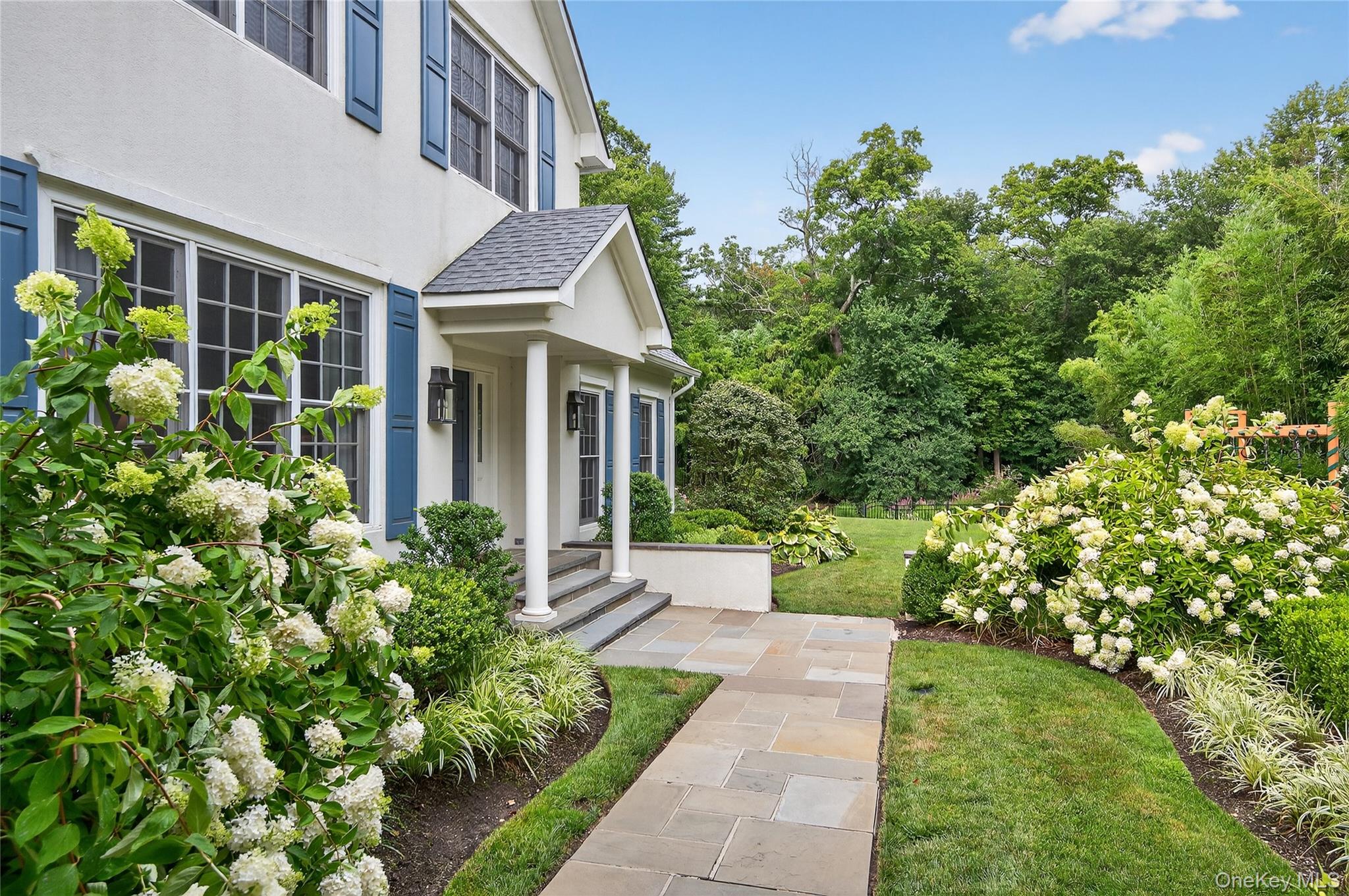 11 Morgan Lane, Locust Valley, NY 11560