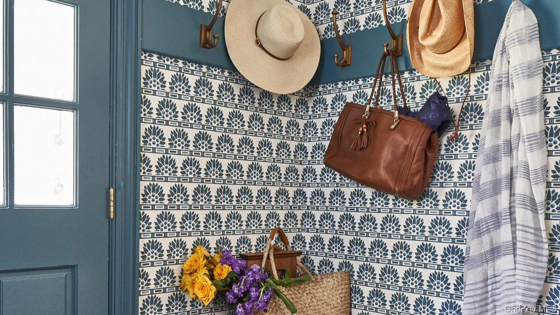 11 Morgan Lane, Locust Valley, NY 11560