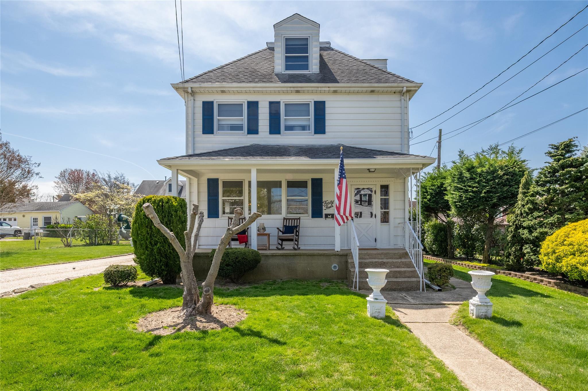 44 Avenue B, Port Washington, NY 11050