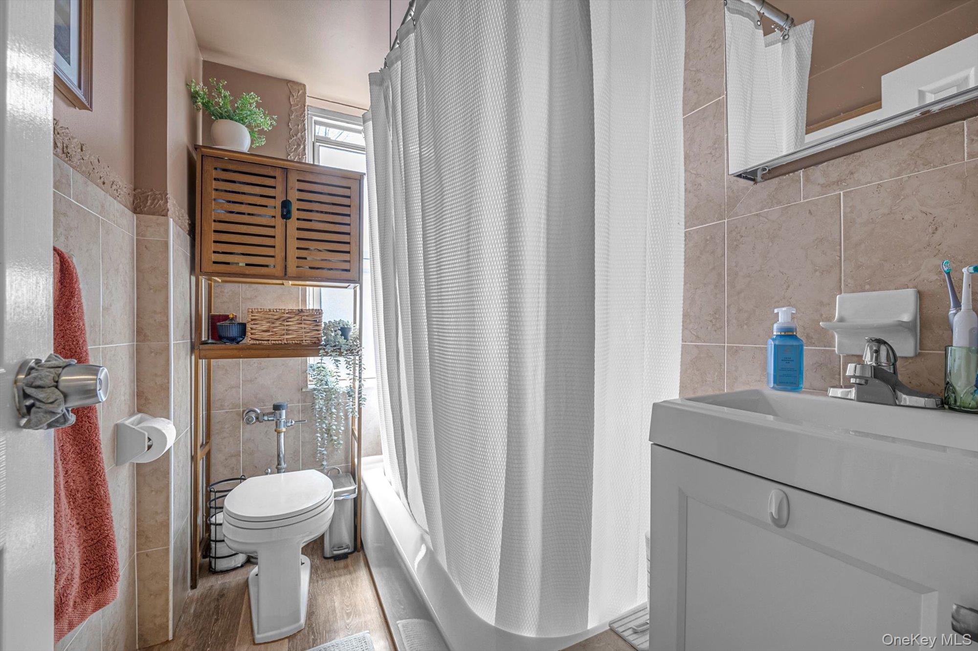 141-45 78th Road # 3A, Kew Garden Hills, NY 11367