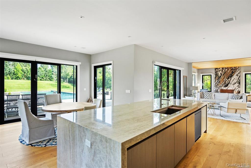 276 N Main Street, Southampton, NY 11968