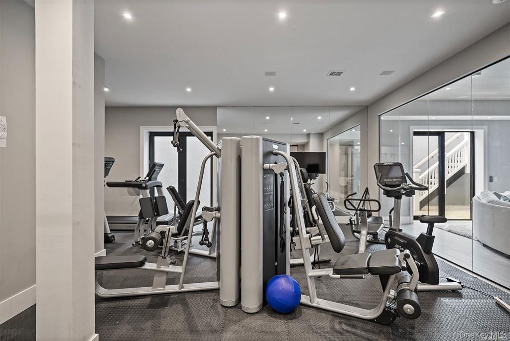 276 N Main Street, Southampton, NY 11968