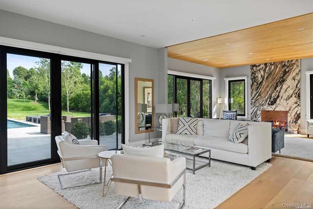 276 N Main Street, Southampton, NY 11968