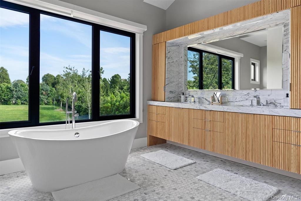 276 N Main Street, Southampton, NY 11968