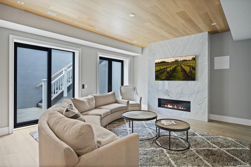 276 N Main Street, Southampton, NY 11968