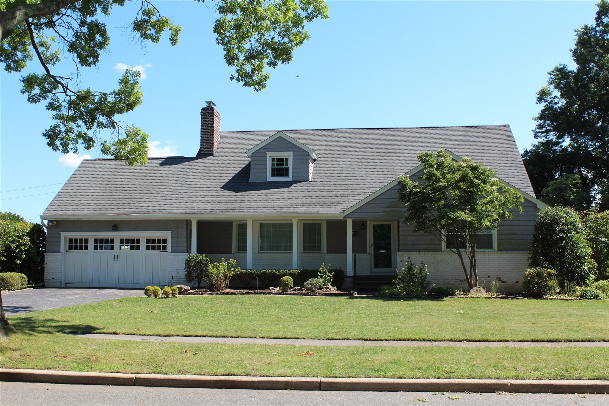 14 Saint Pauls Place, Garden City, NY 11530