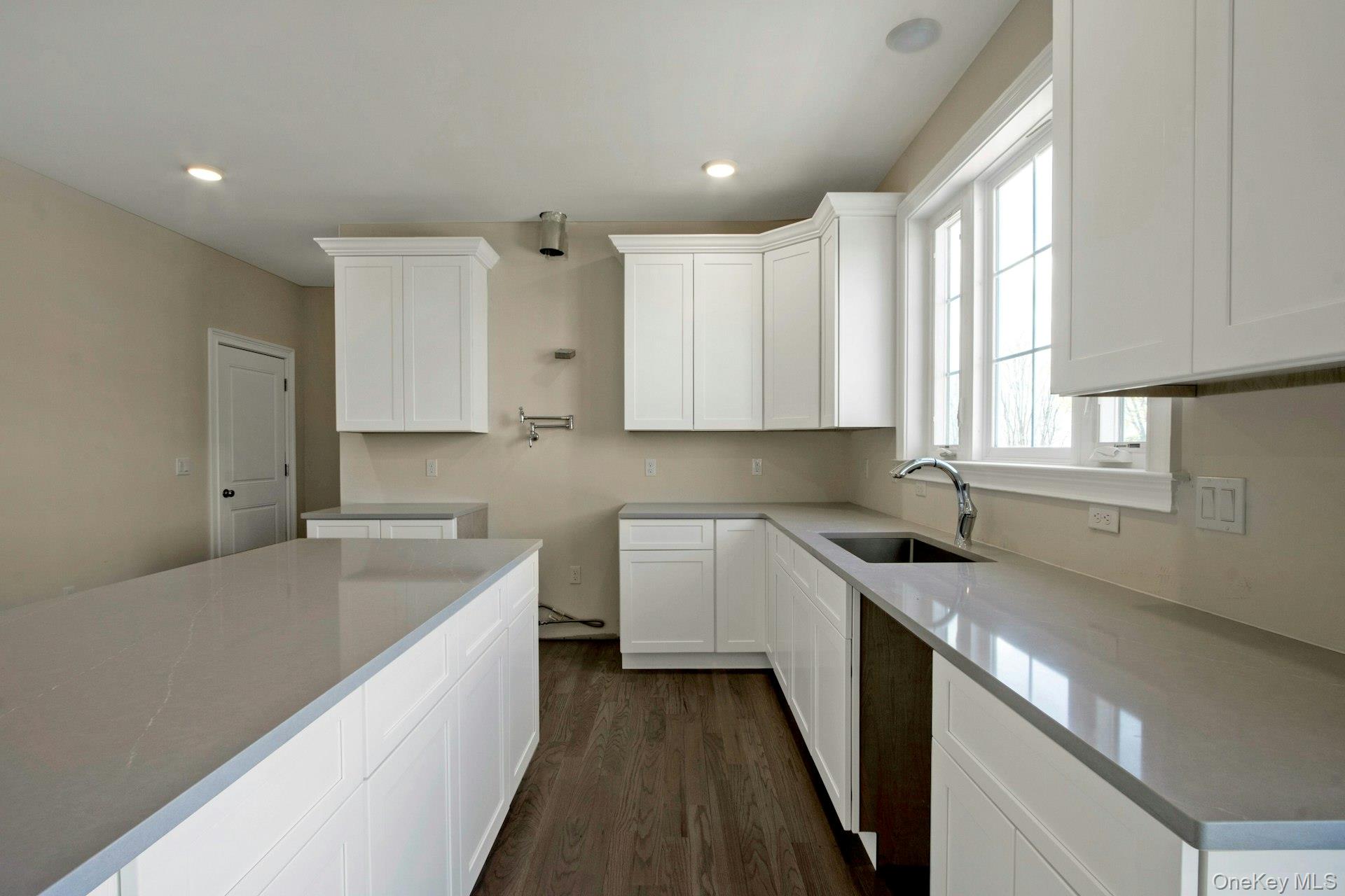 47 Dartmouth Drive, Poughkeepsie, NY 12603