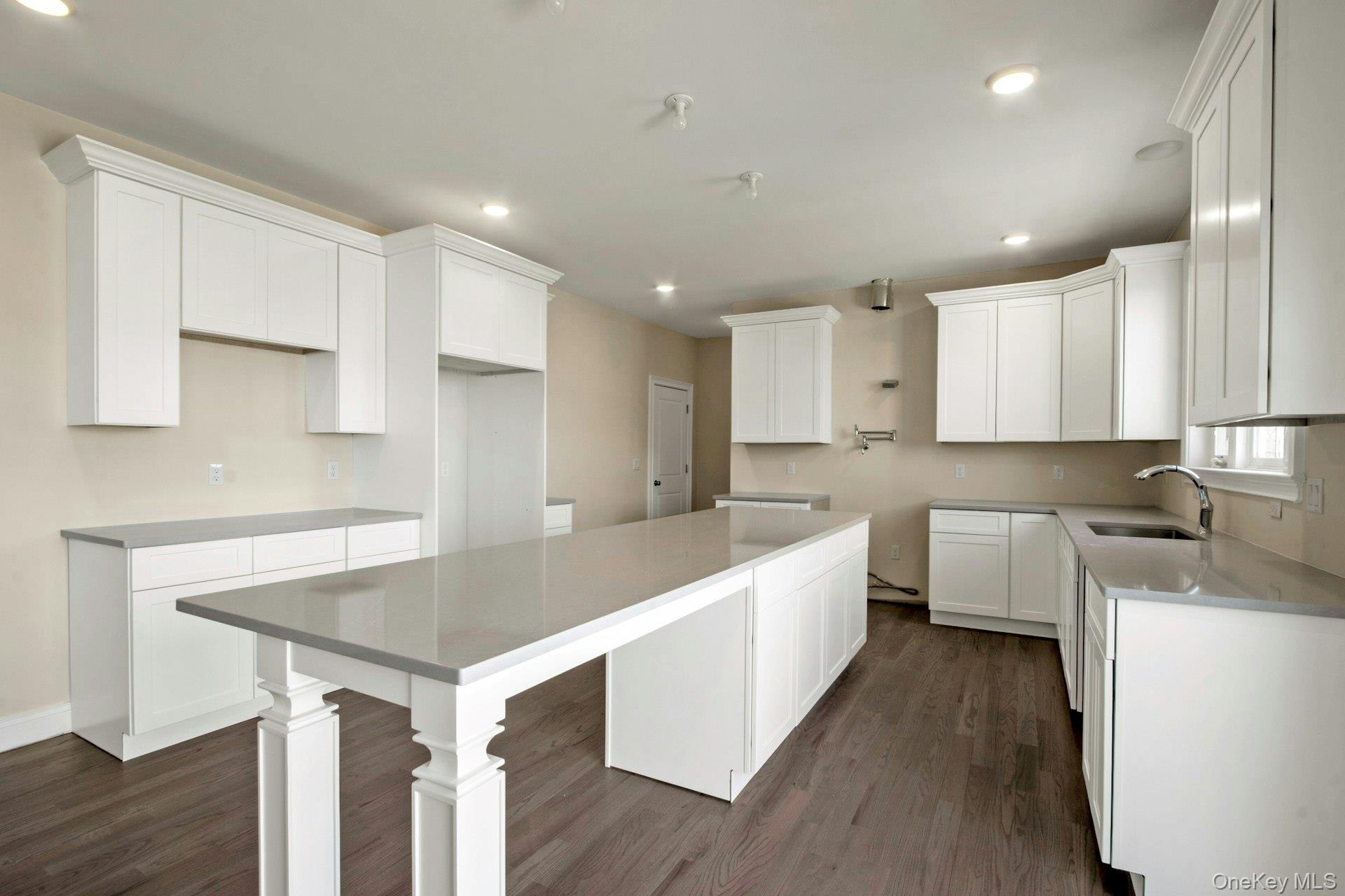 47 Dartmouth Drive, Poughkeepsie, NY 12603