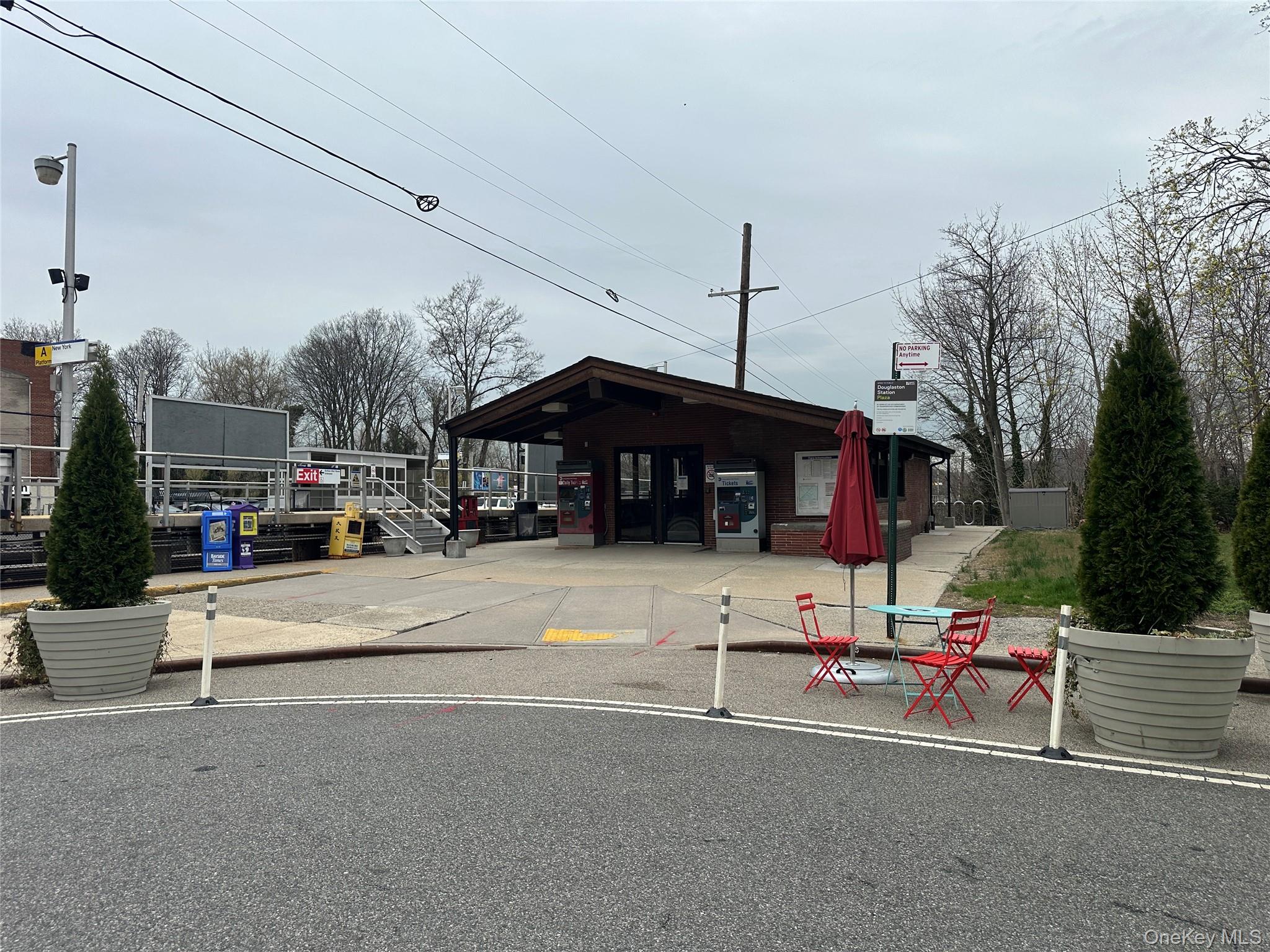 241-20 Northern Boulevard # 1M, Douglaston, NY 11362