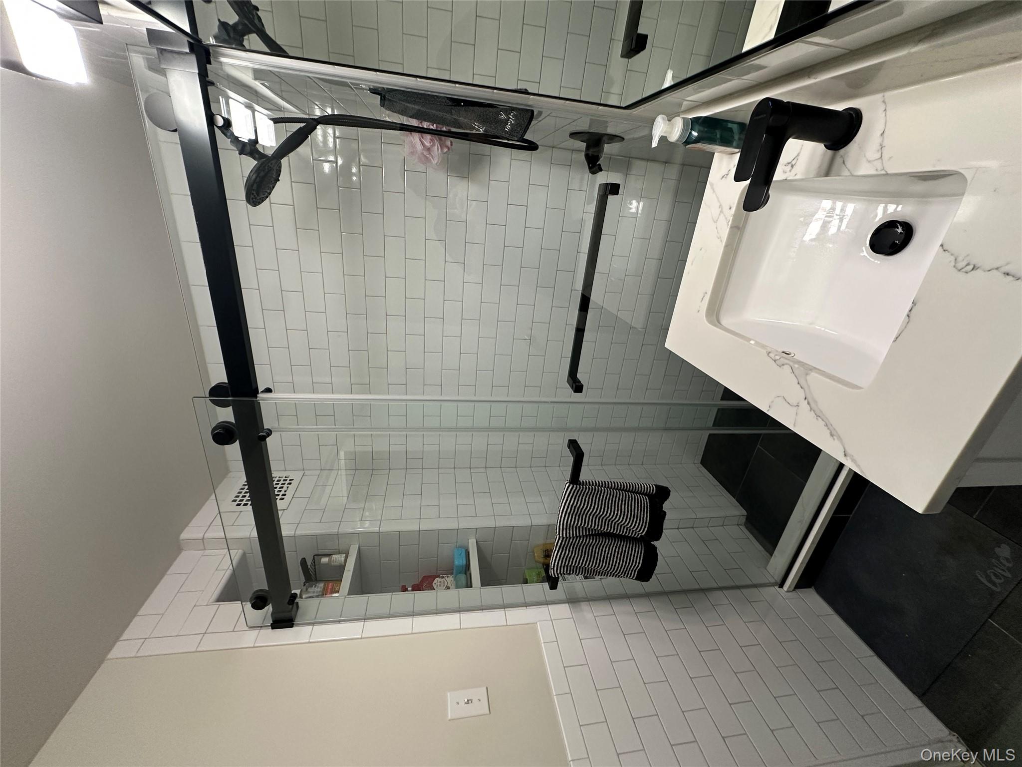 241-20 Northern Boulevard # 1M, Douglaston, NY 11362