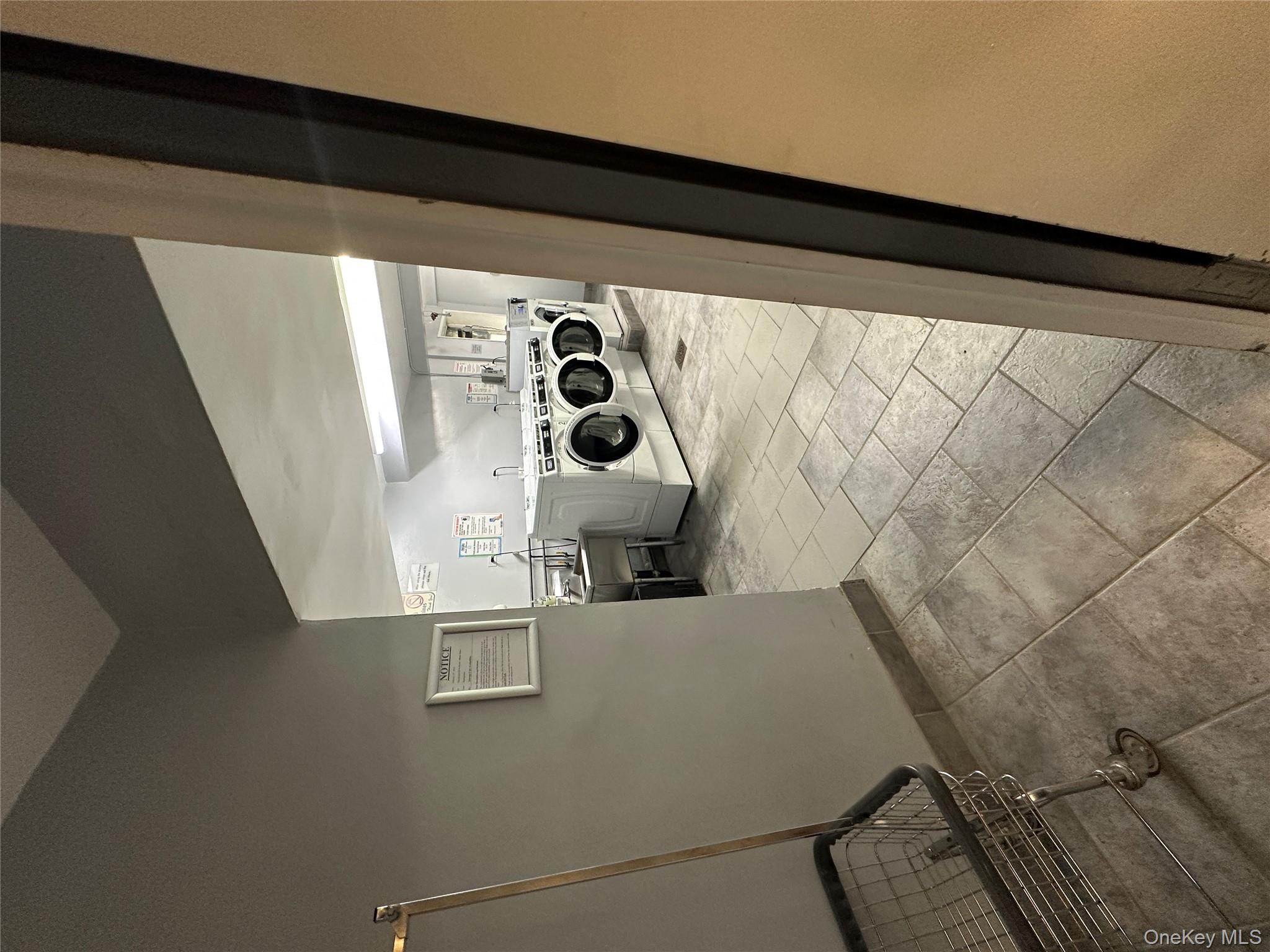 241-20 Northern Boulevard # 1M, Douglaston, NY 11362