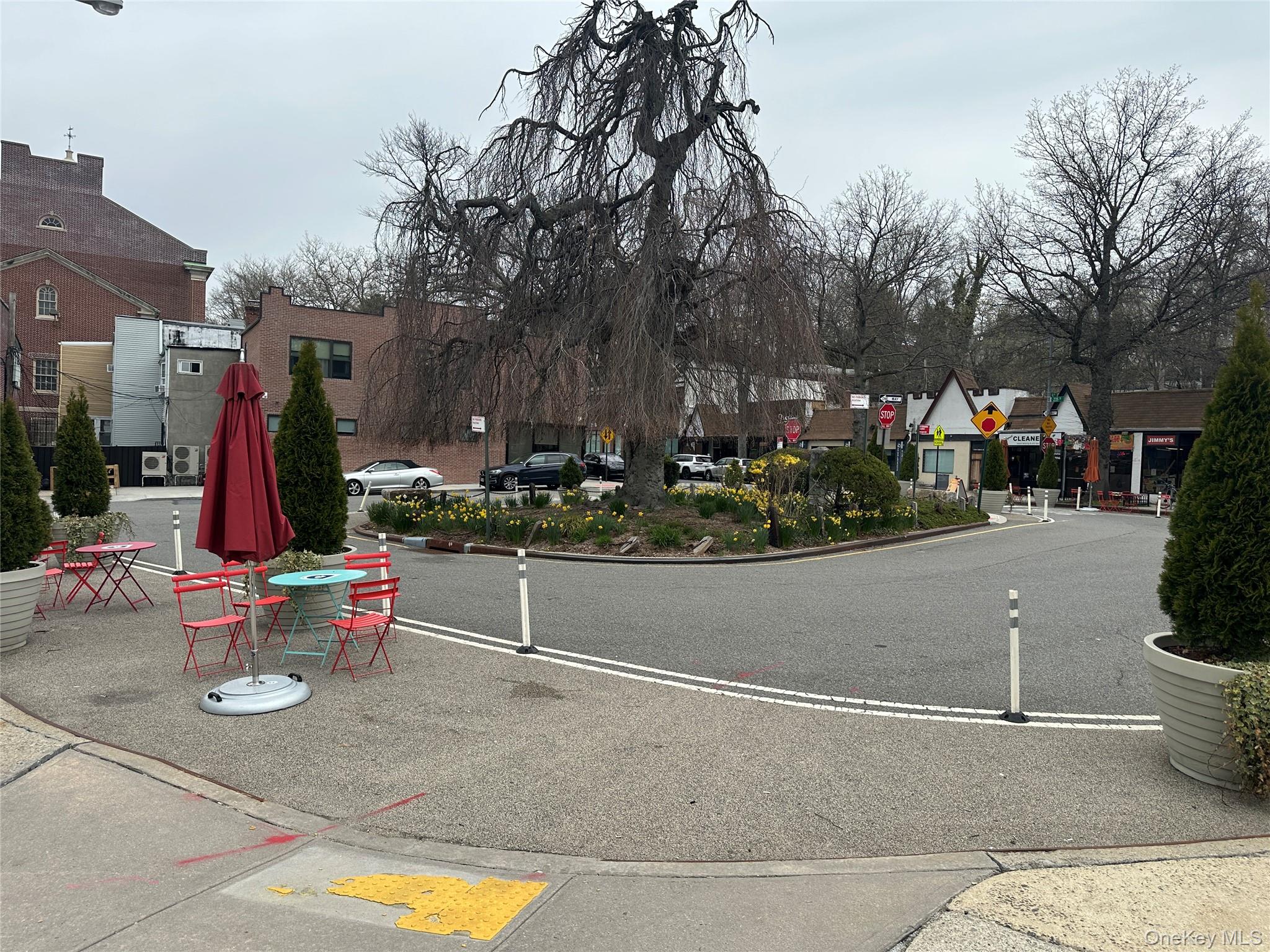 241-20 Northern Boulevard # 1M, Douglaston, NY 11362