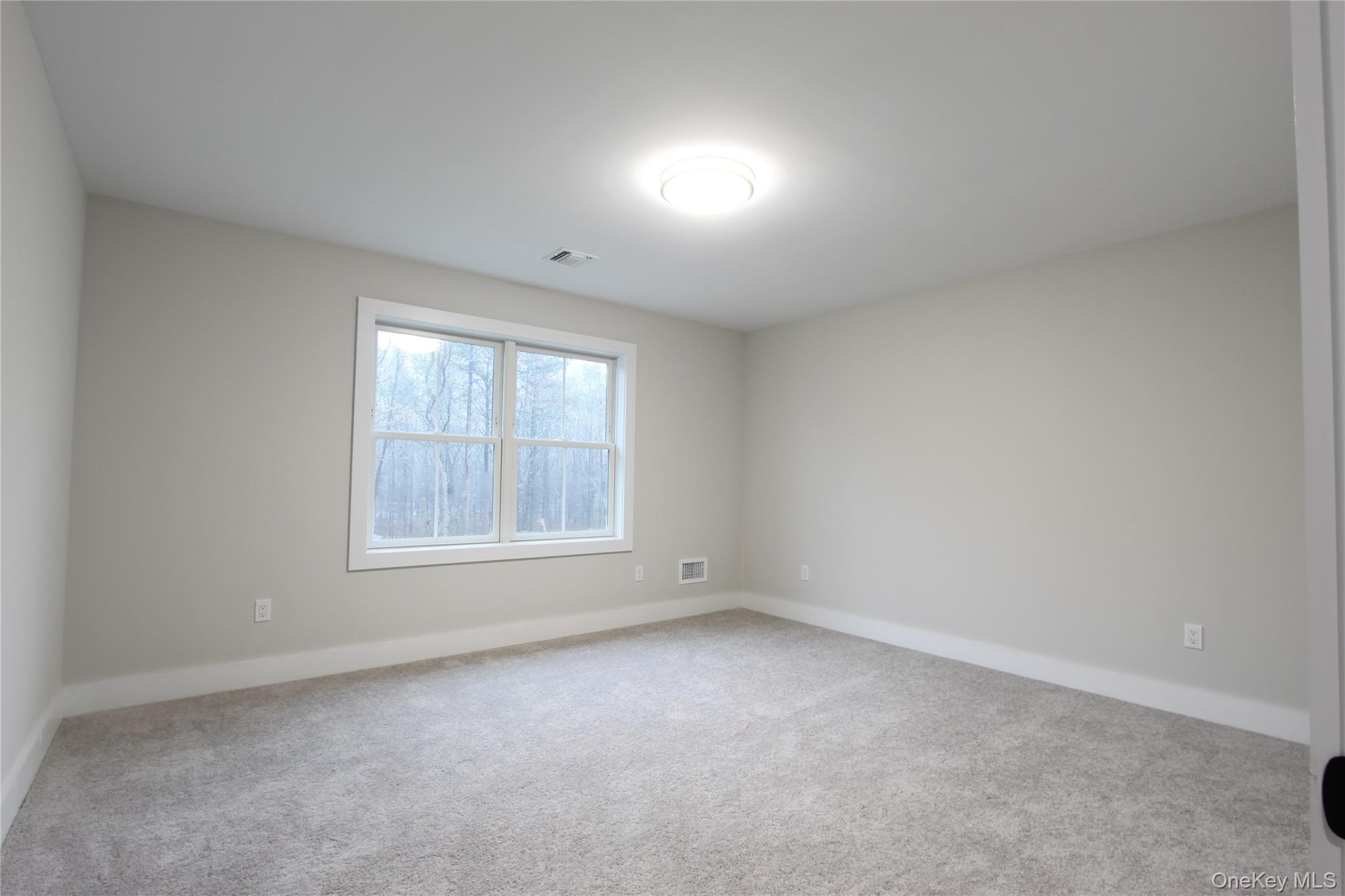 5 Colonels Path, Manorville, NY 11949