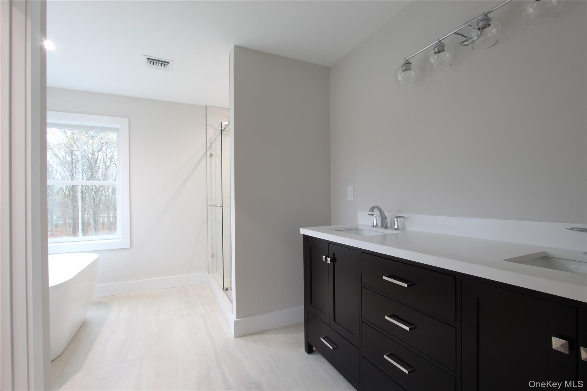 5 Colonels Path, Manorville, NY 11949