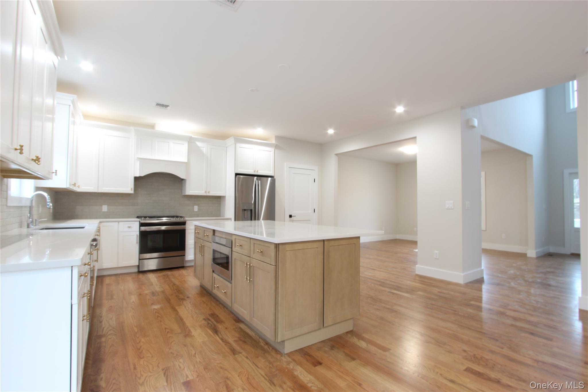 5 Colonels Path, Manorville, NY 11949