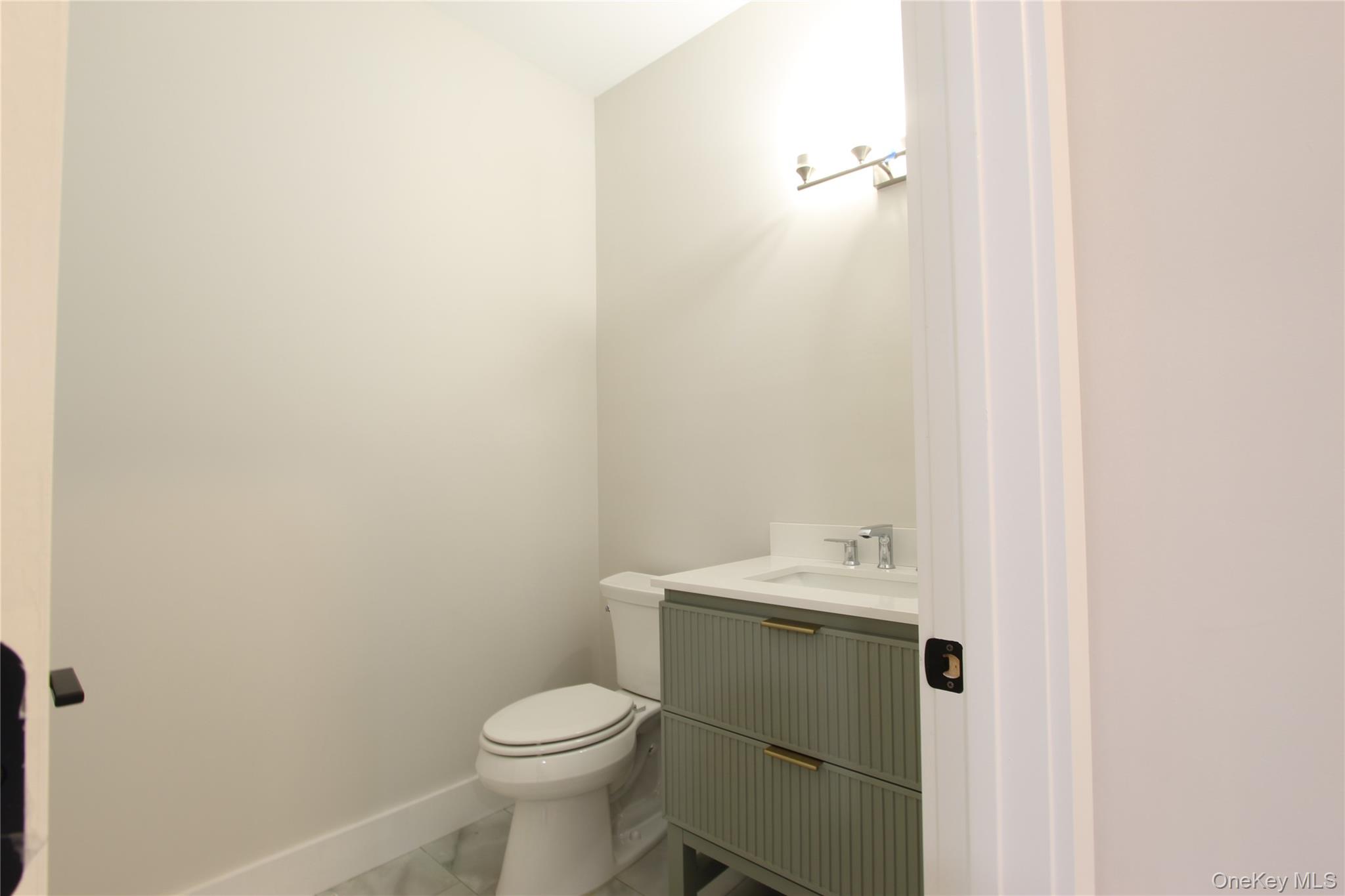 5 Colonels Path, Manorville, NY 11949