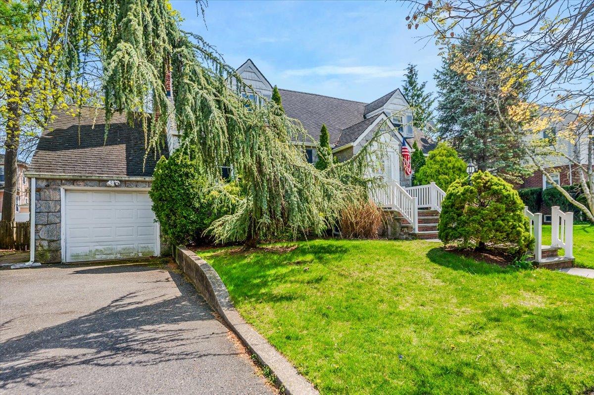 1275 Sturlane Place, Hewlett, NY 11557