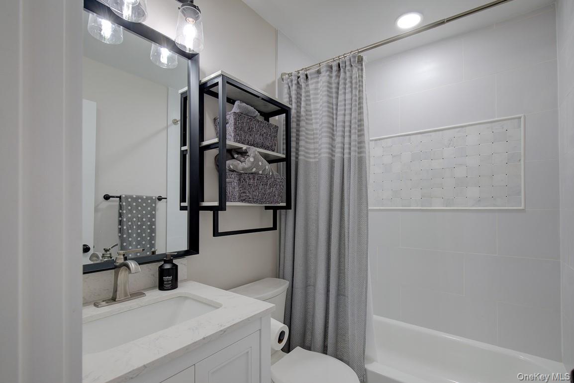 2 Spring Hollow Road, Centerport, NY 11721